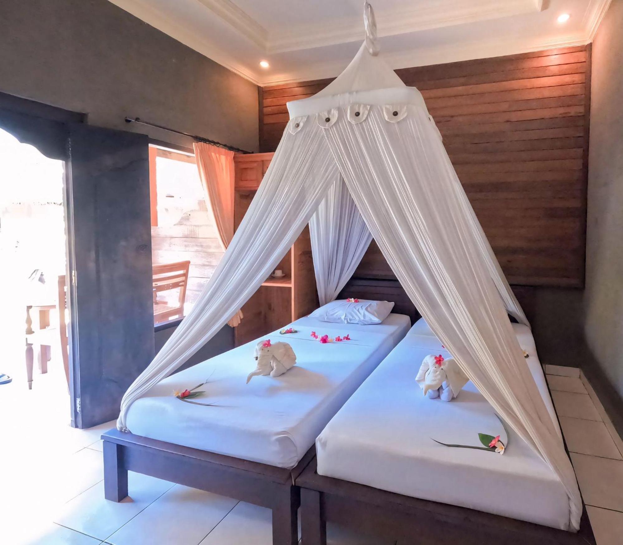 Suka Sari Cottages Pemuteran Exteriör bild